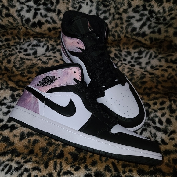 Jordan Sneakers - Picture 6 of 17